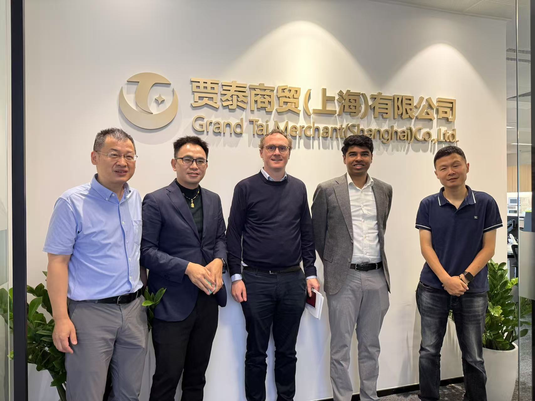Senior executives of Glencore visited headquarter of GrandTai, opening a new chapter in in-depth cooperation on renewable resources.